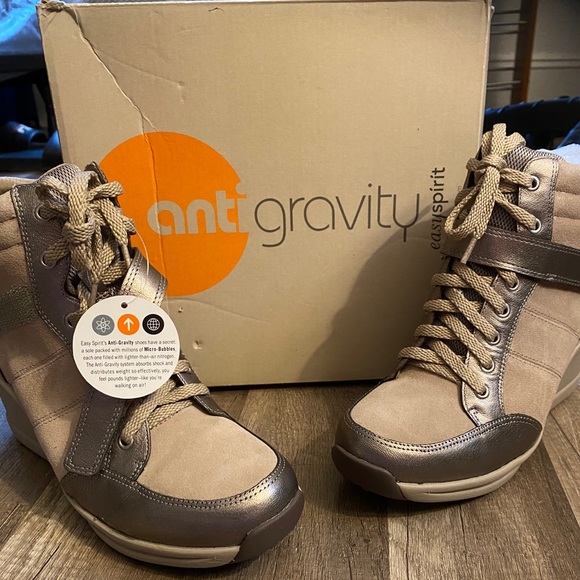 Boots - Picture 3 of 3